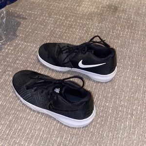 nike girls basketball shoes